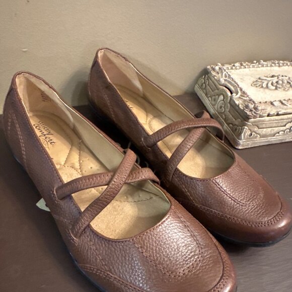 Strictly Comfort Brown Leather Loafers 9.5 NEW - Picture 1 of 5